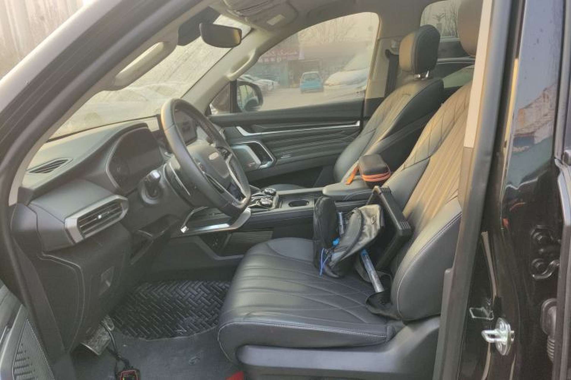 Used SAIC MAXUS Territory 2023 2.0T Cross-Country Luxury Edition 6 Seats Left Front Seat