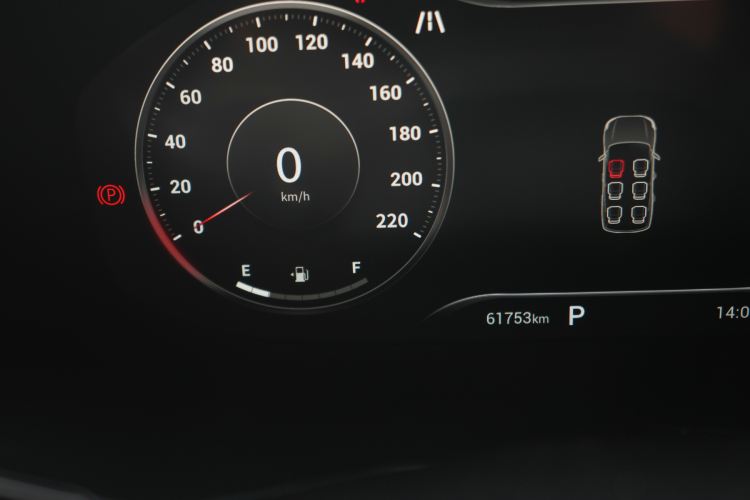 Used SAIC MAXUS Territory 2023 2.0T All-Out Flagship Version 6 Seats Odometer Close Up