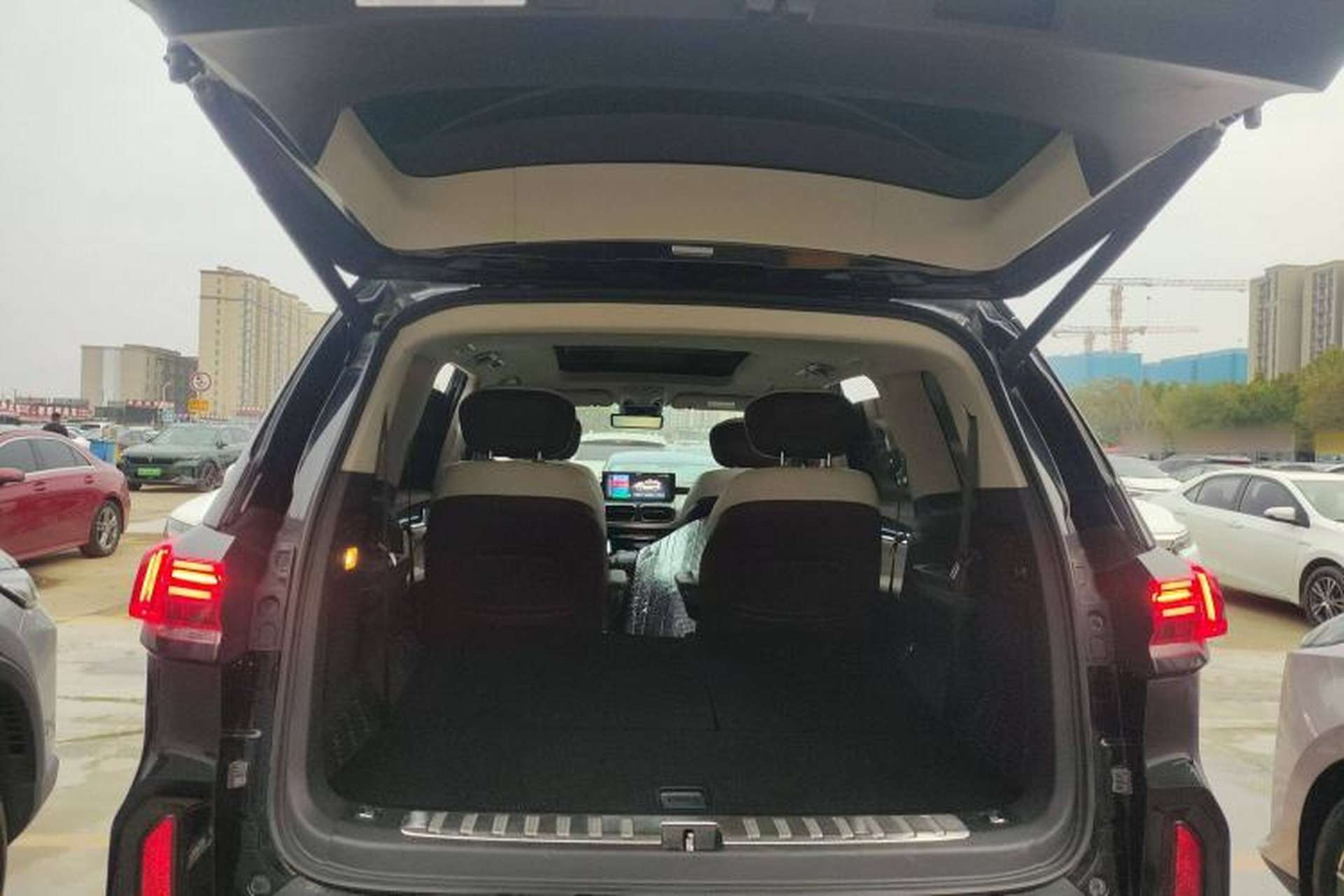 Used SAIC MAXUS Territory 2023 2.0T All-Out Flagship Version 6 Seats Trunk