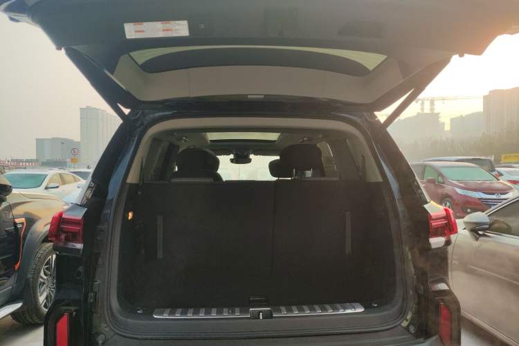 Used SAIC MAXUS Territory 2023 2.0T Cross-Country Luxury Edition 6 Seats Trunk