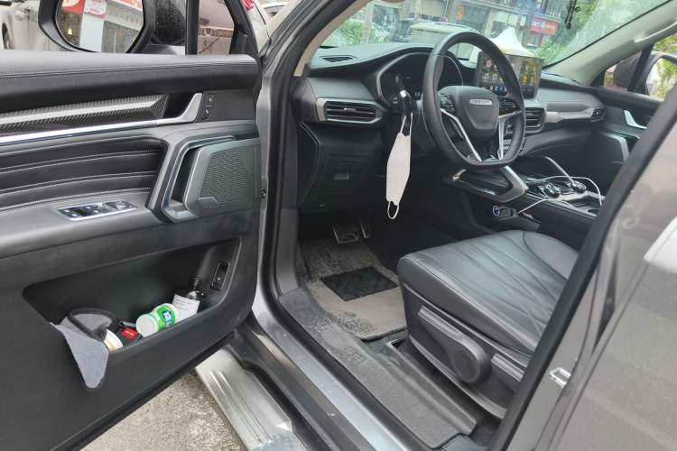 Used SAIC MAXUS Territory 2023 2.0T Gasoline Elite Edition 7-Seater Driver Seat
