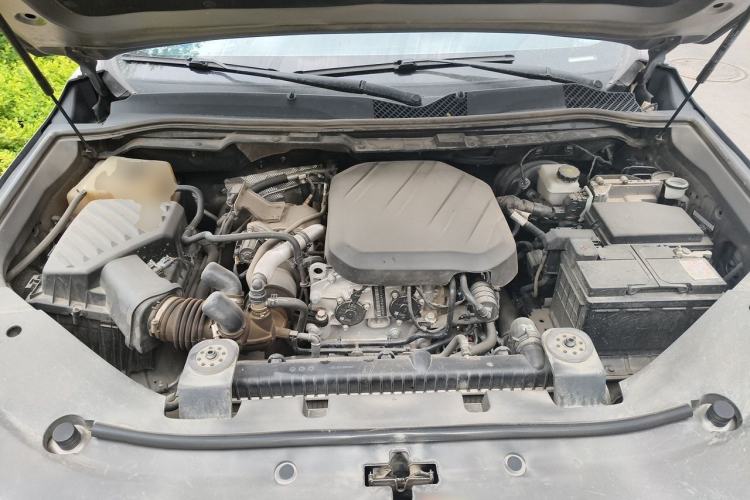 Used SAIC MAXUS Territory 2023 2.0T Gasoline Elite Edition 7-Seater Engine Bay