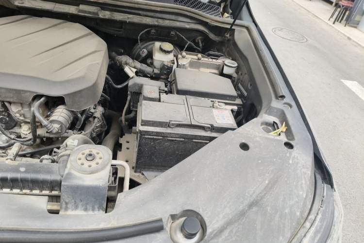 Used SAIC MAXUS Territory 2023 2.0T Gasoline Elite Edition 7-Seater Engine Bay Left