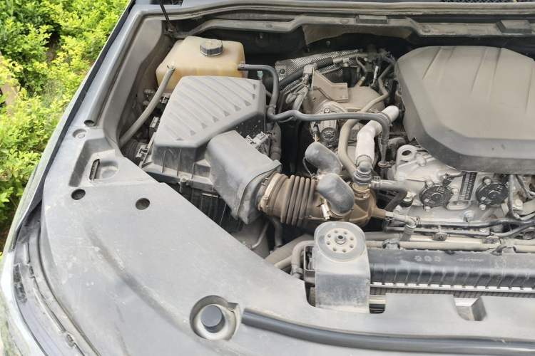 Used SAIC MAXUS Territory 2023 2.0T Gasoline Elite Edition 7-Seater Engine Bay Right