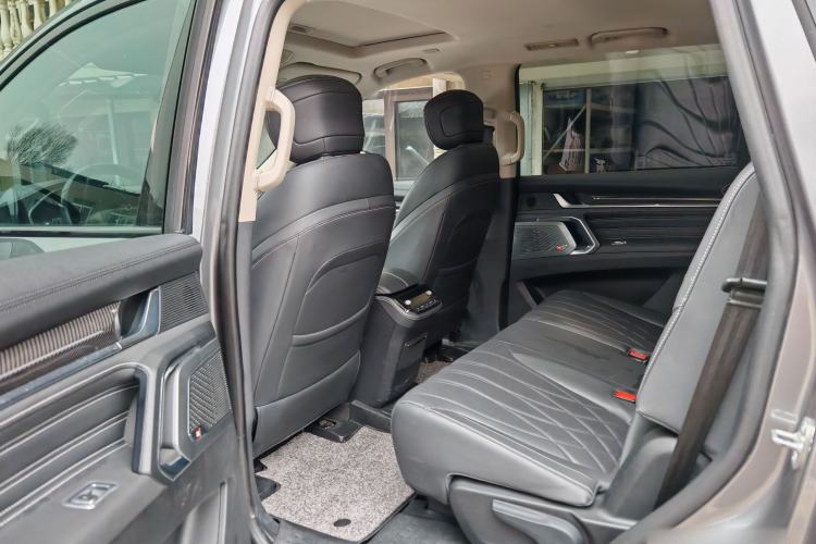 Used SAIC MAXUS Territory 2023 2.0T Cross-Country Flagship Edition 7 Seats Interior 2