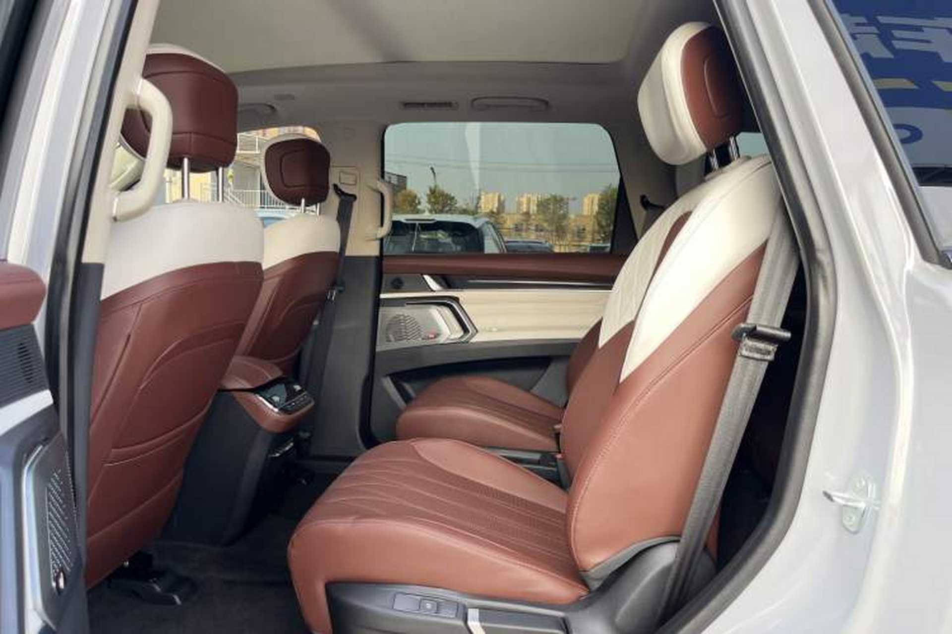 Used SAIC MAXUS Territory 2023 2.0T All-Out Flagship Version 6 Seats Interior 7