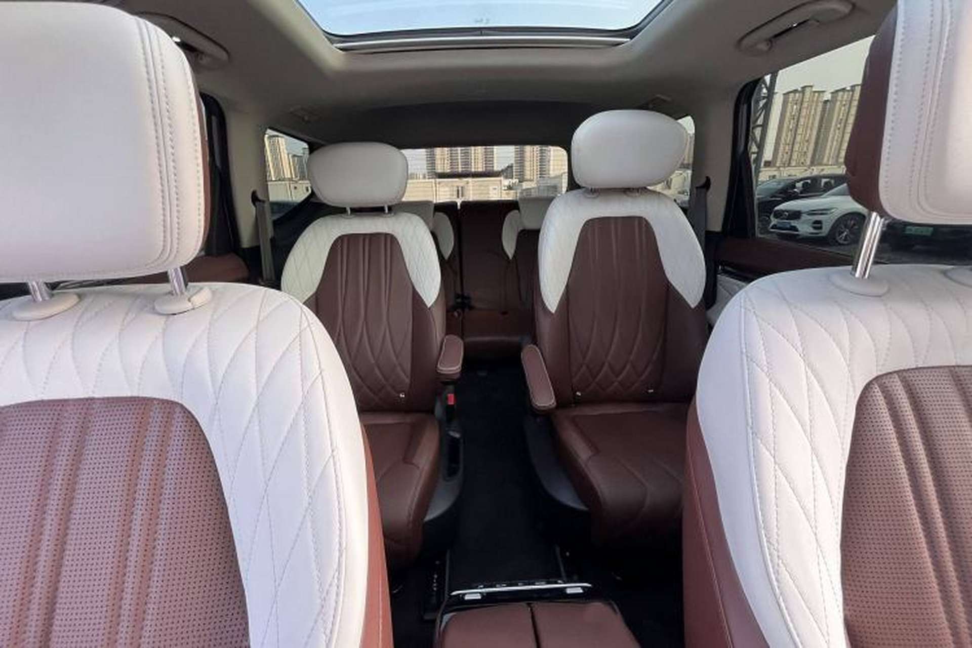 Used SAIC MAXUS Territory 2023 2.0T All-Out Flagship Version 6 Seats Interior 9