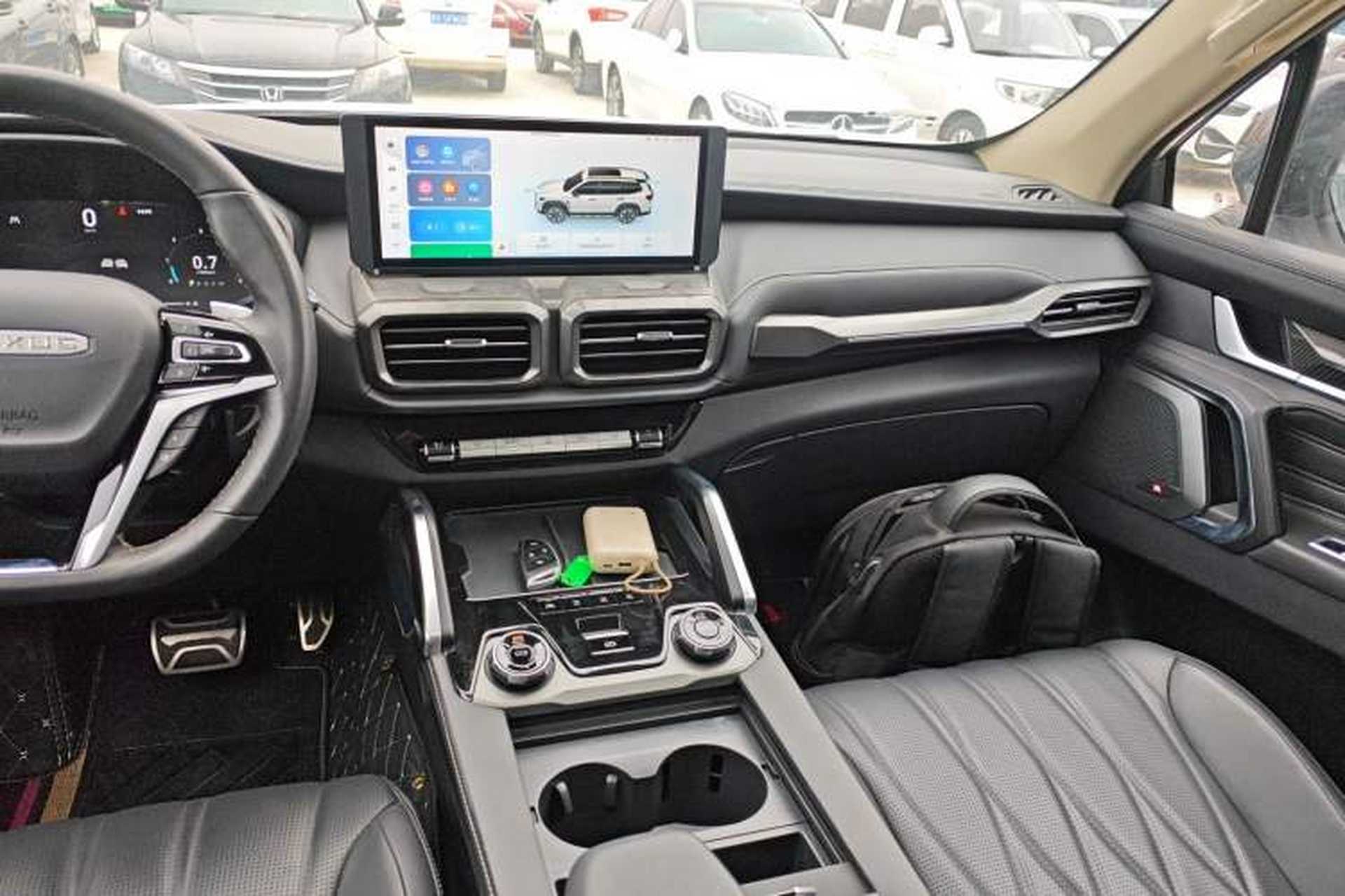 Used SAIC MAXUS Territory 2023 2.0T Cross-Country Flagship Edition 7 Seats Audio And AC Panel