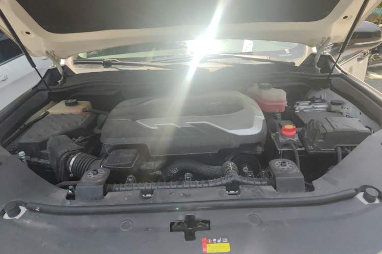 Used SAIC MAXUS Territory 2023 2.0T Cross-Country Flagship Edition 7 Seats Engine Bay