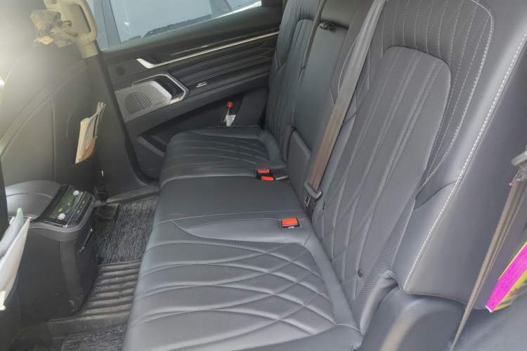 Used SAIC MAXUS Territory 2023 2.0T Cross-Country Flagship Edition 7 Seats Left Rear Seat