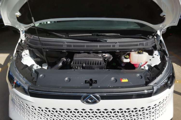 Used SAIC MAXUS V70 Xintu 2023 2.0T Diesel Manual Elite Edition 5/6 Seats 93 kW Engine Bay