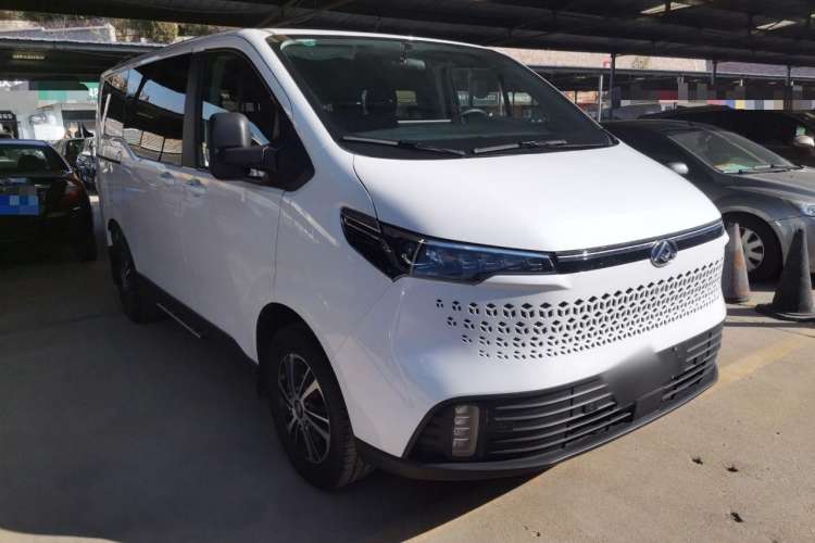 Used SAIC MAXUS V70 Xintu 2023 2.0T Diesel Manual Elite Edition 5/6 Seats 93 kW Front Right 45 Deg