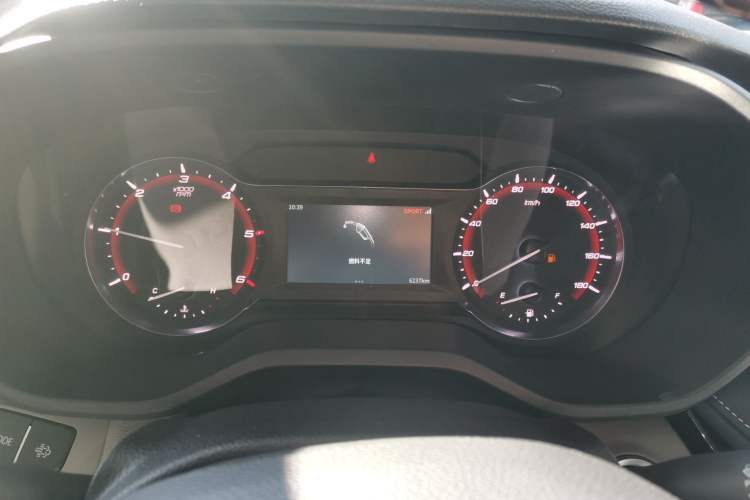 Used SAIC MAXUS V70 Xintu 2023 2.0T Diesel Manual Elite Edition 5/6 Seats 93 kW Instrument Cluster