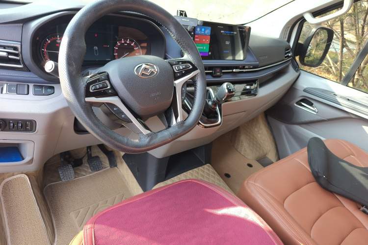 Used SAIC MAXUS V70 Xintu 2023 2.0T Diesel Manual Elite Edition 5/6 Seats 93 kW Interior 2