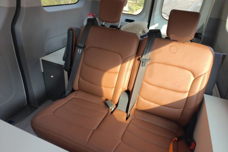 Used SAIC MAXUS V70 Xintu 2023 2.0T Diesel Manual Elite Edition 5/6 Seats 93 kW Interior 4