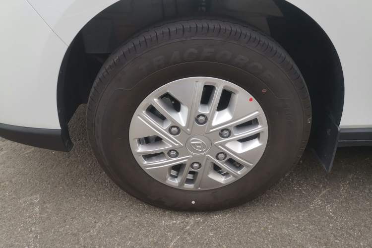 Used SAIC MAXUS V70 Xintu 2023 2.0T Diesel Manual Elite Edition 5/6 Seats 93 kW Left Front Wheel Hub
