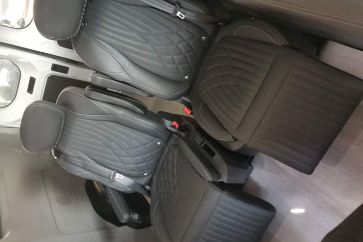 Used SAIC MAXUS V70 Xintu 2023 2.0T Diesel Manual Elite Edition 5/6 Seats 93 kW Left Rear Seat