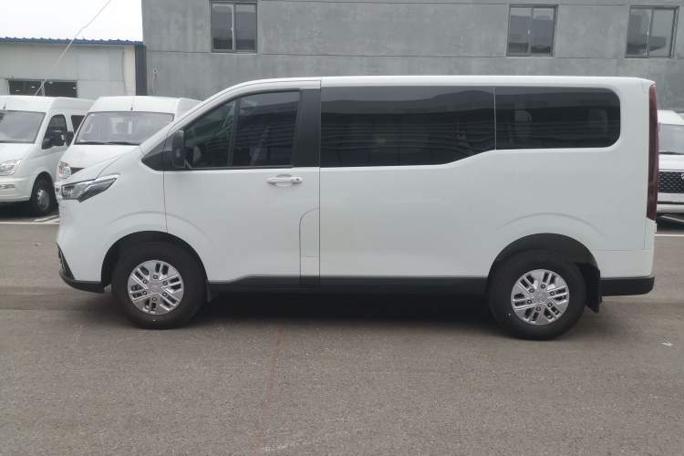 Used SAIC MAXUS V70 Xintu 2023 2.0T Diesel Manual Elite Edition 5/6 Seats 93 kW Left Side