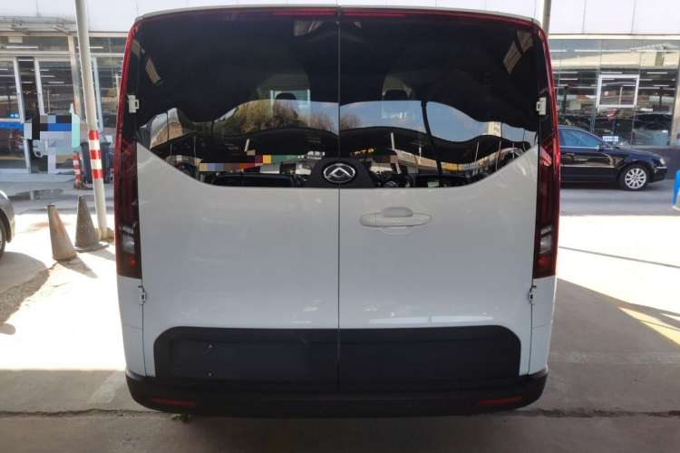 Used SAIC MAXUS V70 Xintu 2023 2.0T Diesel Manual Elite Edition 5/6 Seats 93 kW Rear