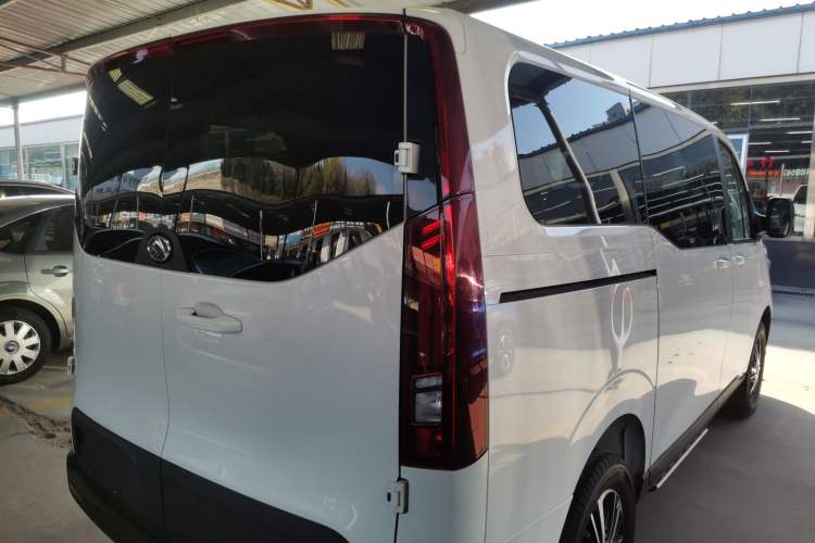 Used SAIC MAXUS V70 Xintu 2023 2.0T Diesel Manual Elite Edition 5/6 Seats 93 kW Right Rear Taillight