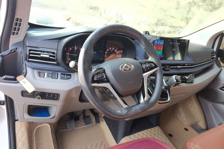 Used SAIC MAXUS V70 Xintu 2023 2.0T Diesel Manual Elite Edition 5/6 Seats 93 kW Steering Wheel