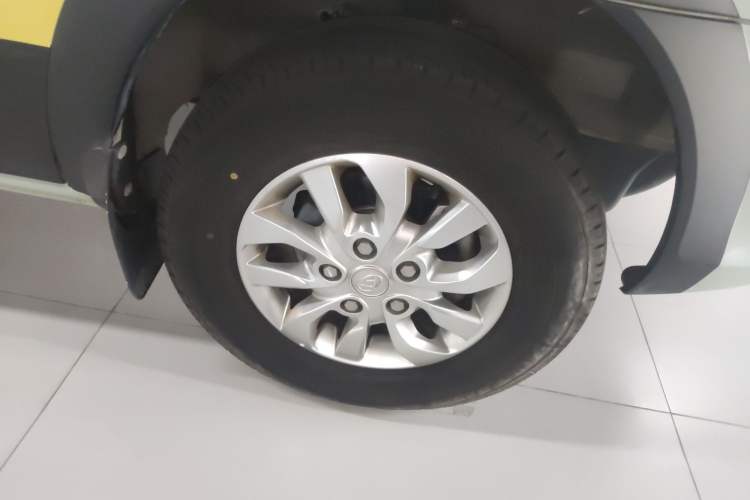 Used SAIC MAXUS V80 RV 2022 2.0T Traveler RVLIFE Camping Edition Right Front Wheel Hub