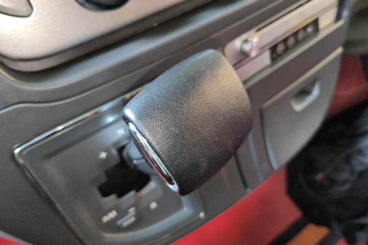 Used SAIC MAXUS V80 RV  Gear Lever