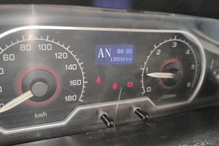 Used SAIC MAXUS V80 RV  Odometer Close Up