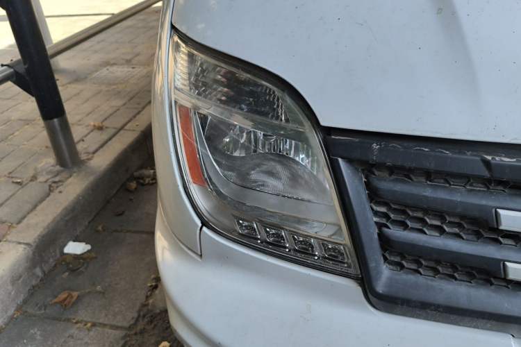 Used SAIC MAXUS V80 RV  Right Front Headlight