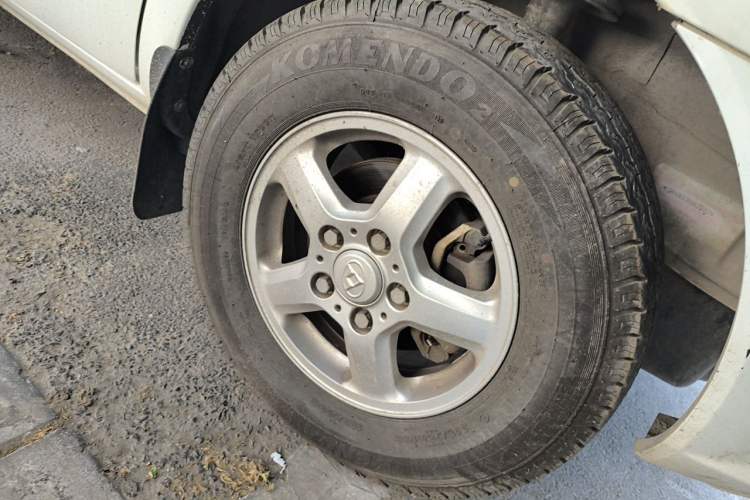 Used SAIC MAXUS V80 RV  Right Front Wheel Hub