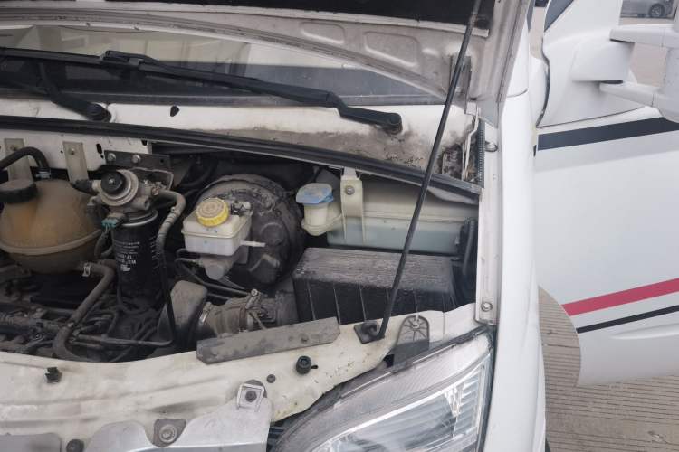 Used SAIC MAXUS V80 RV  Engine Bay Left