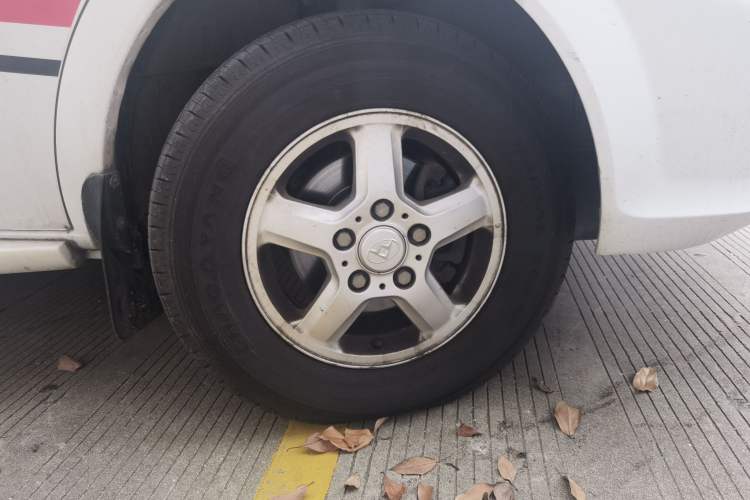Used SAIC MAXUS V80 RV  Right Front Wheel Hub