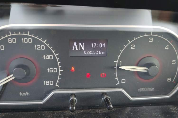 Used SAIC MAXUS V80 RV  Odometer Close Up