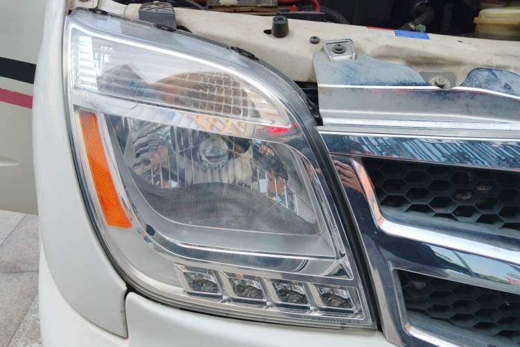 Used SAIC MAXUS V80 RV  Right Front Headlight