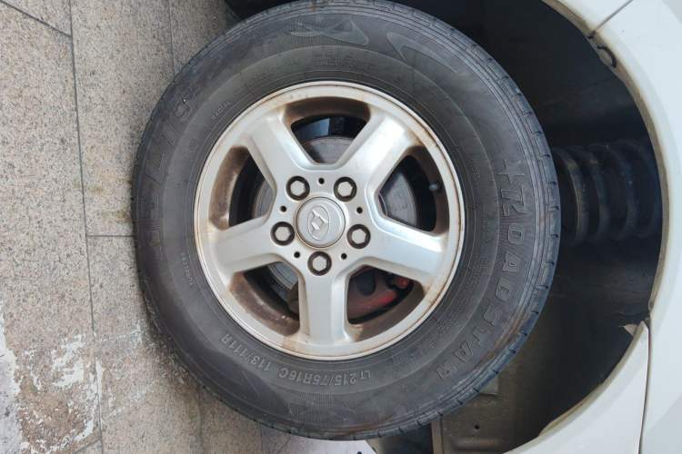 Used SAIC MAXUS V80 RV  Right Front Wheel Hub