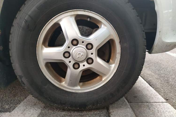 Used SAIC MAXUS V80 RV  Right Front Wheel Hub