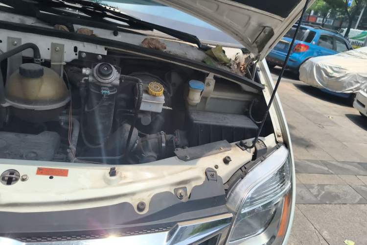 Used SAIC MAXUS V80 RV  Engine Bay Left