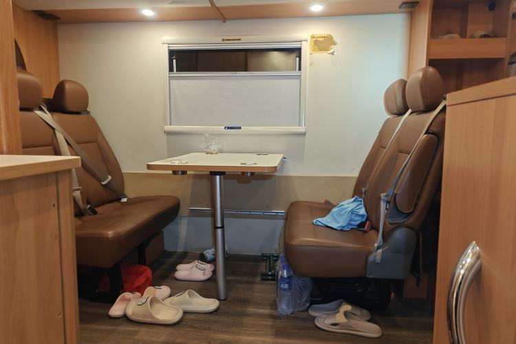 Used SAIC MAXUS V80 RV  Left Rear Seat