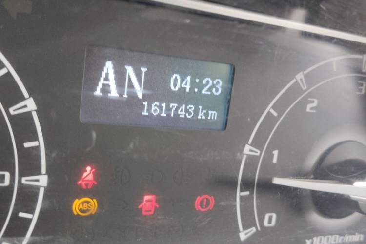 Used SAIC MAXUS V80 RV  Odometer Close Up