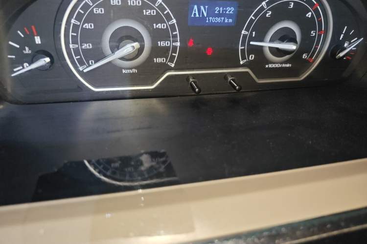 Used SAIC MAXUS V80 RV  Odometer Close Up