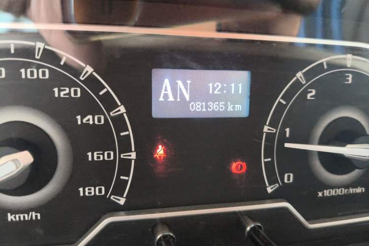 Used SAIC MAXUS V80 RV  Odometer Close Up