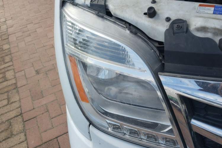 Used SAIC MAXUS V80 RV  Right Front Headlight