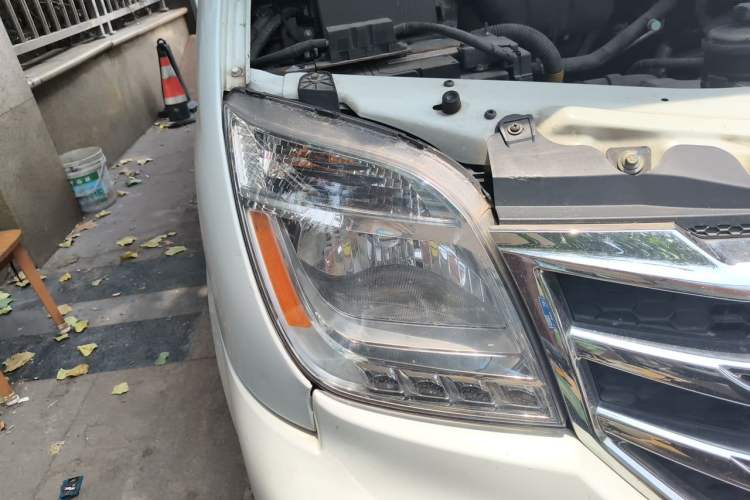 Used SAIC MAXUS V80 RV  Right Front Headlight