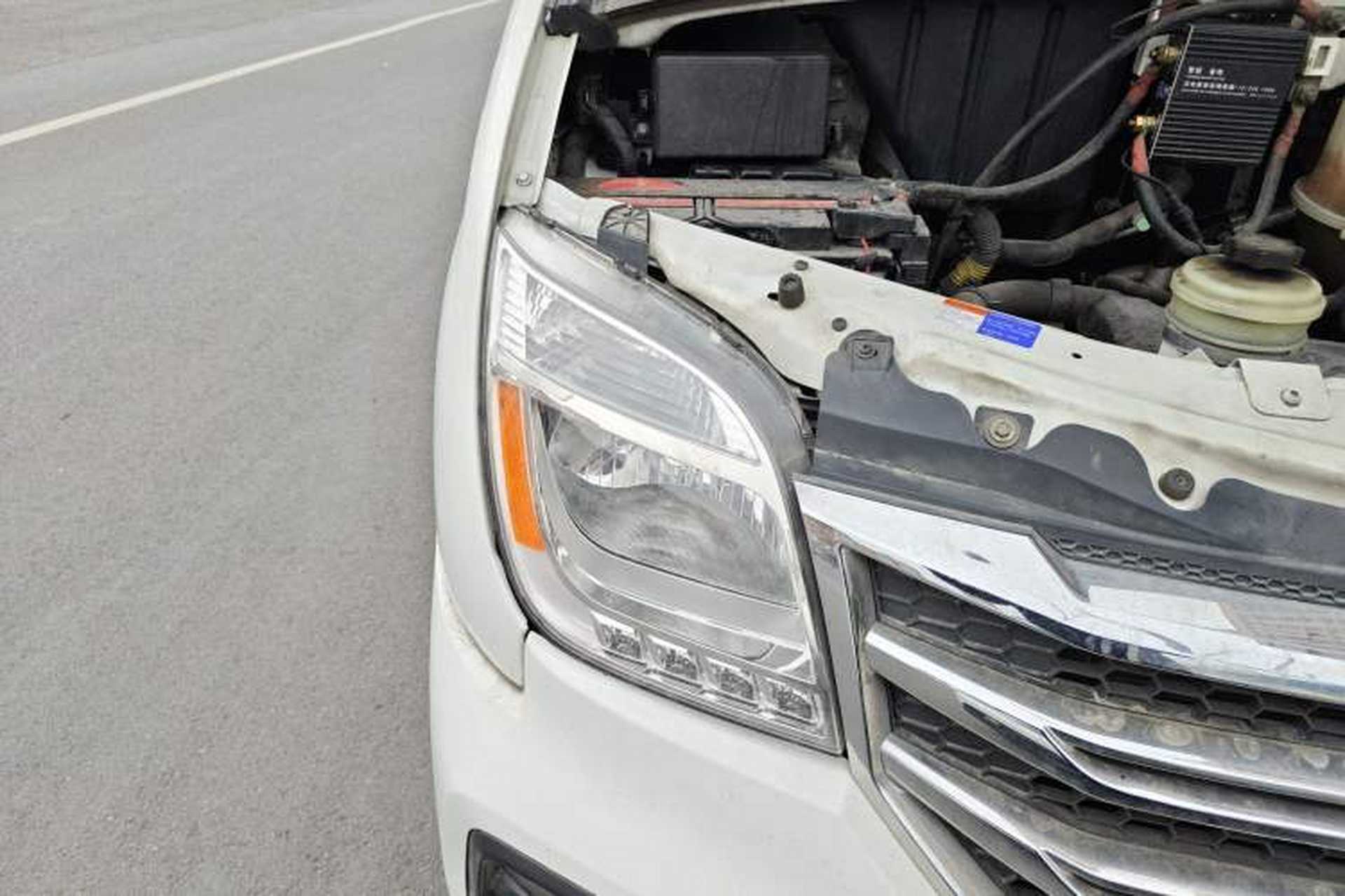 Used SAIC MAXUS V80 RV  Right Front Headlight