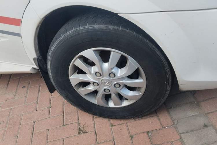 Used SAIC MAXUS V80 RV  Right Front Wheel Hub
