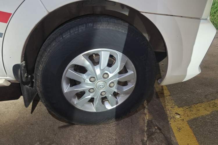 Used SAIC MAXUS V80 RV  Right Front Wheel Hub