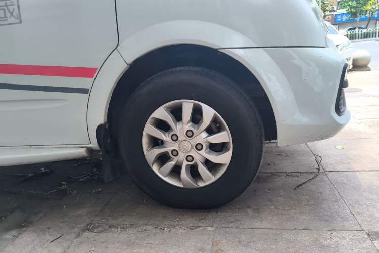 Used SAIC MAXUS V80 RV  Right Front Wheel Hub