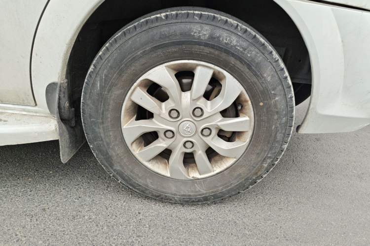 Used SAIC MAXUS V80 RV  Right Front Wheel Hub
