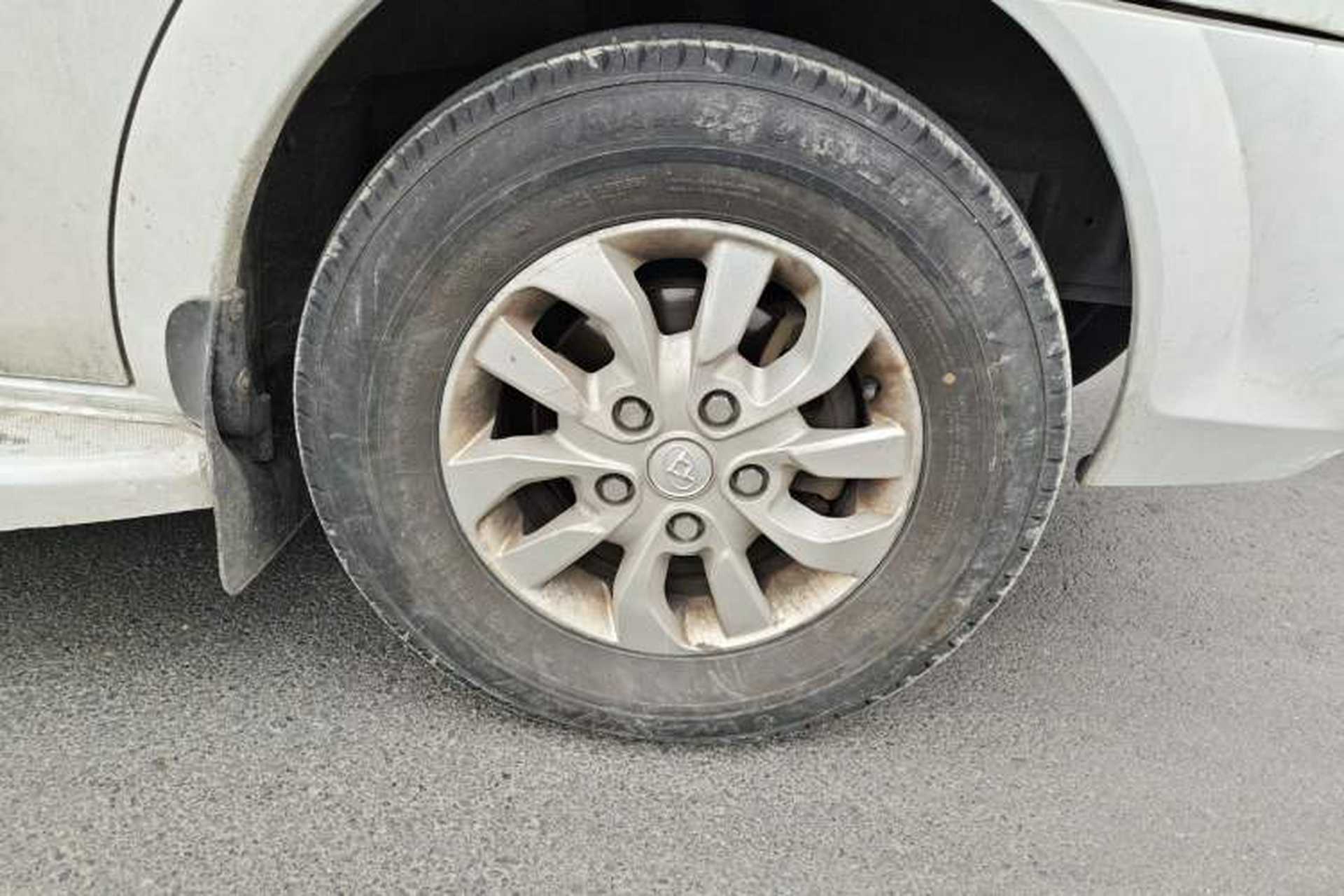 Used SAIC MAXUS V80 RV  Right Front Wheel Hub