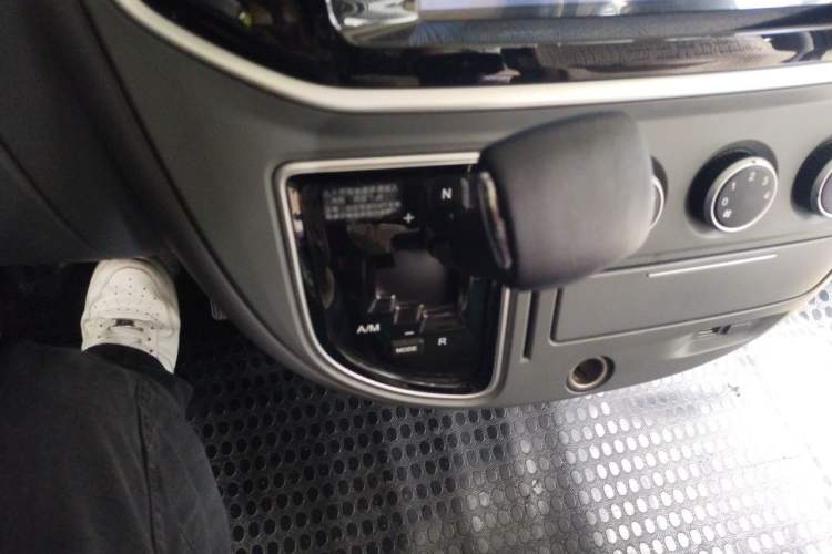 Used SAIC MAXUS V80 RV  Gear Lever
